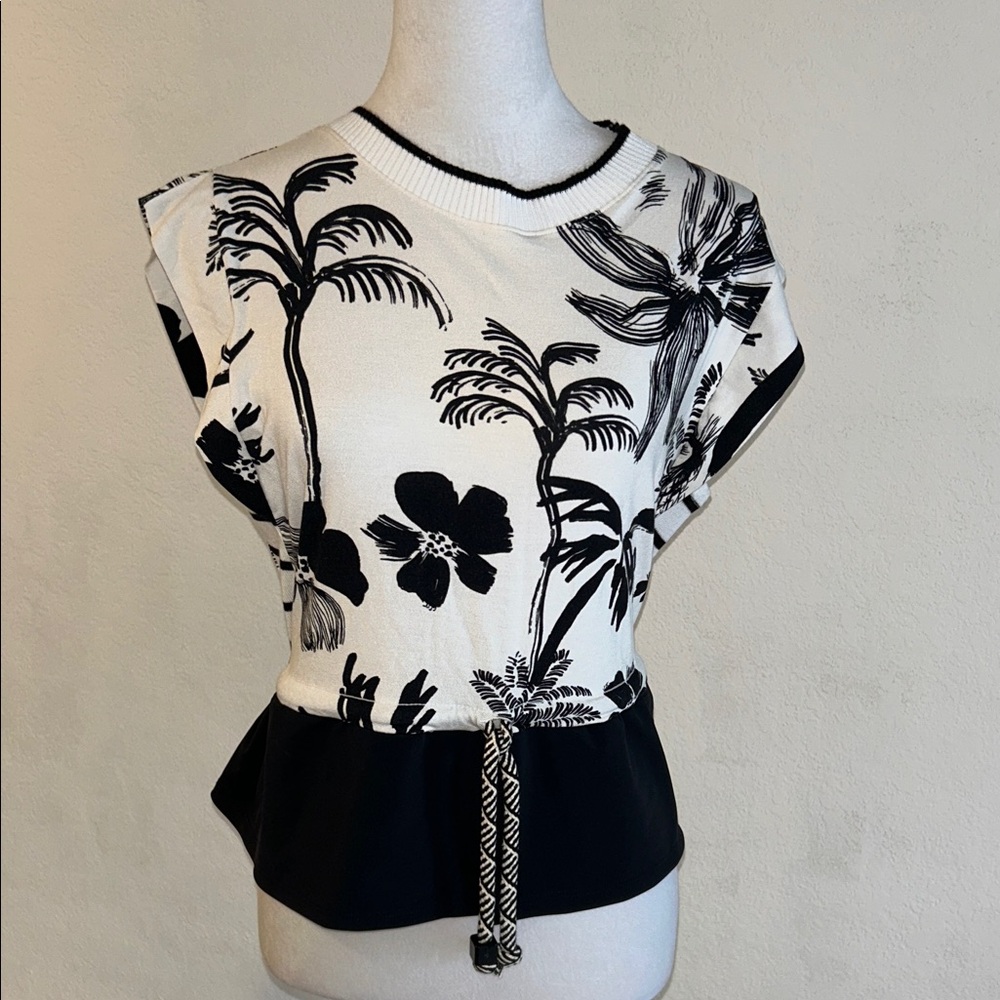 Marfinno ,Black and White Tropical Print Women's Top